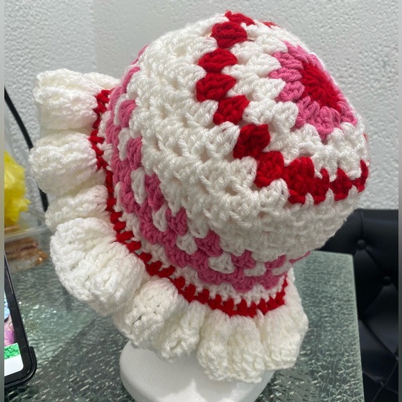 Fluffy Ruffle Crochet Hat 🎀✨ - Picture 2 of 3